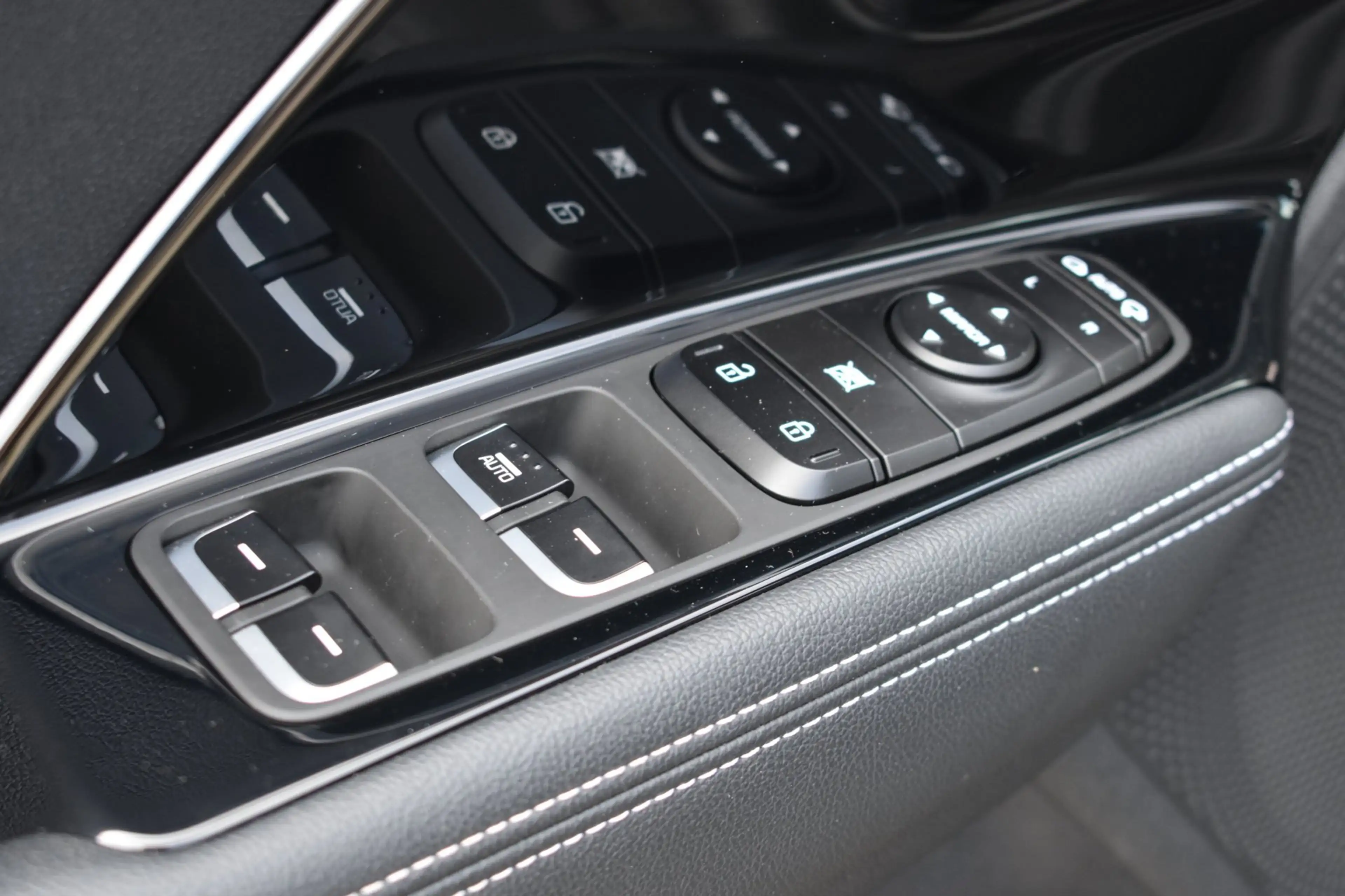 Kia e-Niro DynamicPlusLine 64 kWh SOH 100% | APPLE CARPLAY | — photo 24