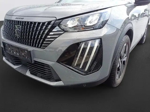 Peugeot 2008 view 9