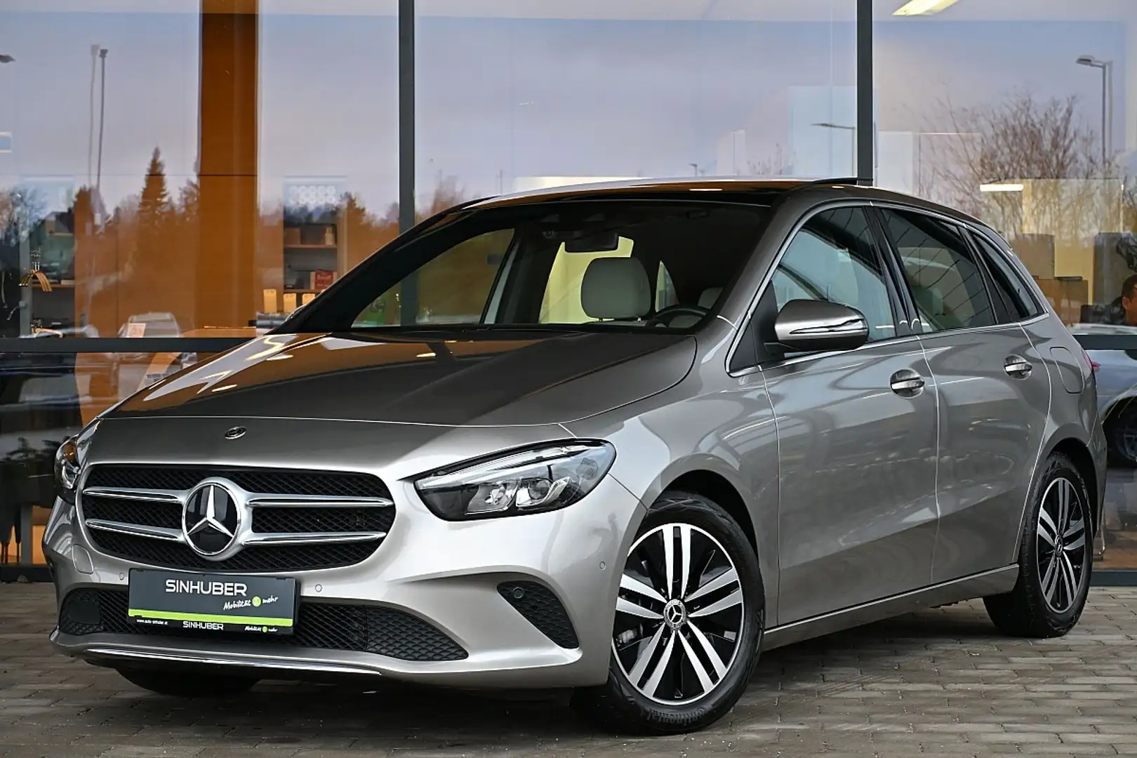 Mercedes-Benz B 180 d Aut. LED, Navi, Panorama, Lenkradheizung, Tot... Silber - 1