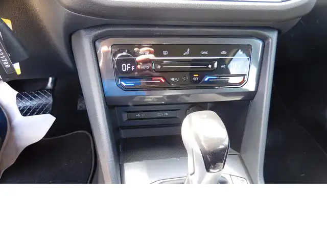 Volkswagen Tiguan Allspace view 8