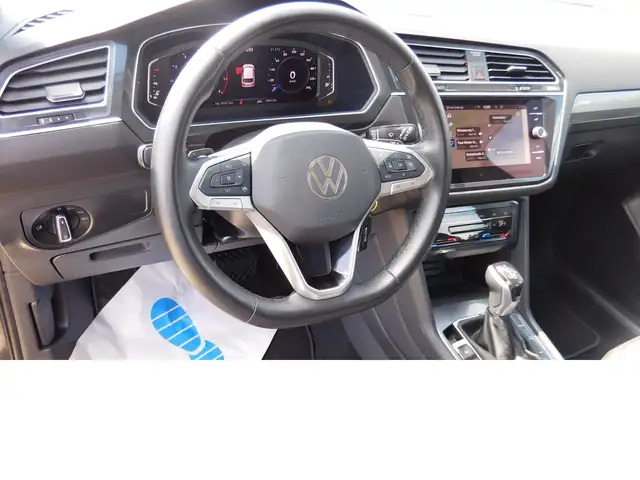 Volkswagen Tiguan Allspace view 9