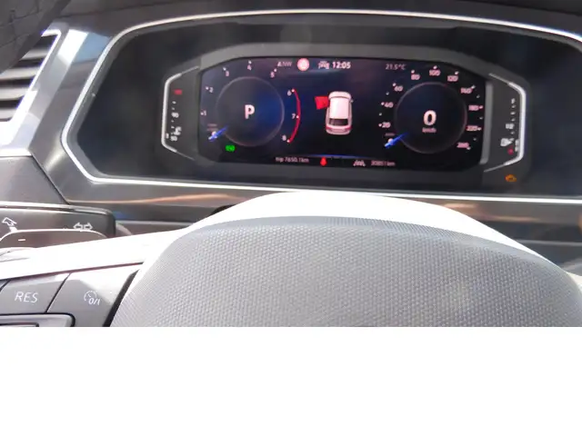 Volkswagen Tiguan Allspace view 7