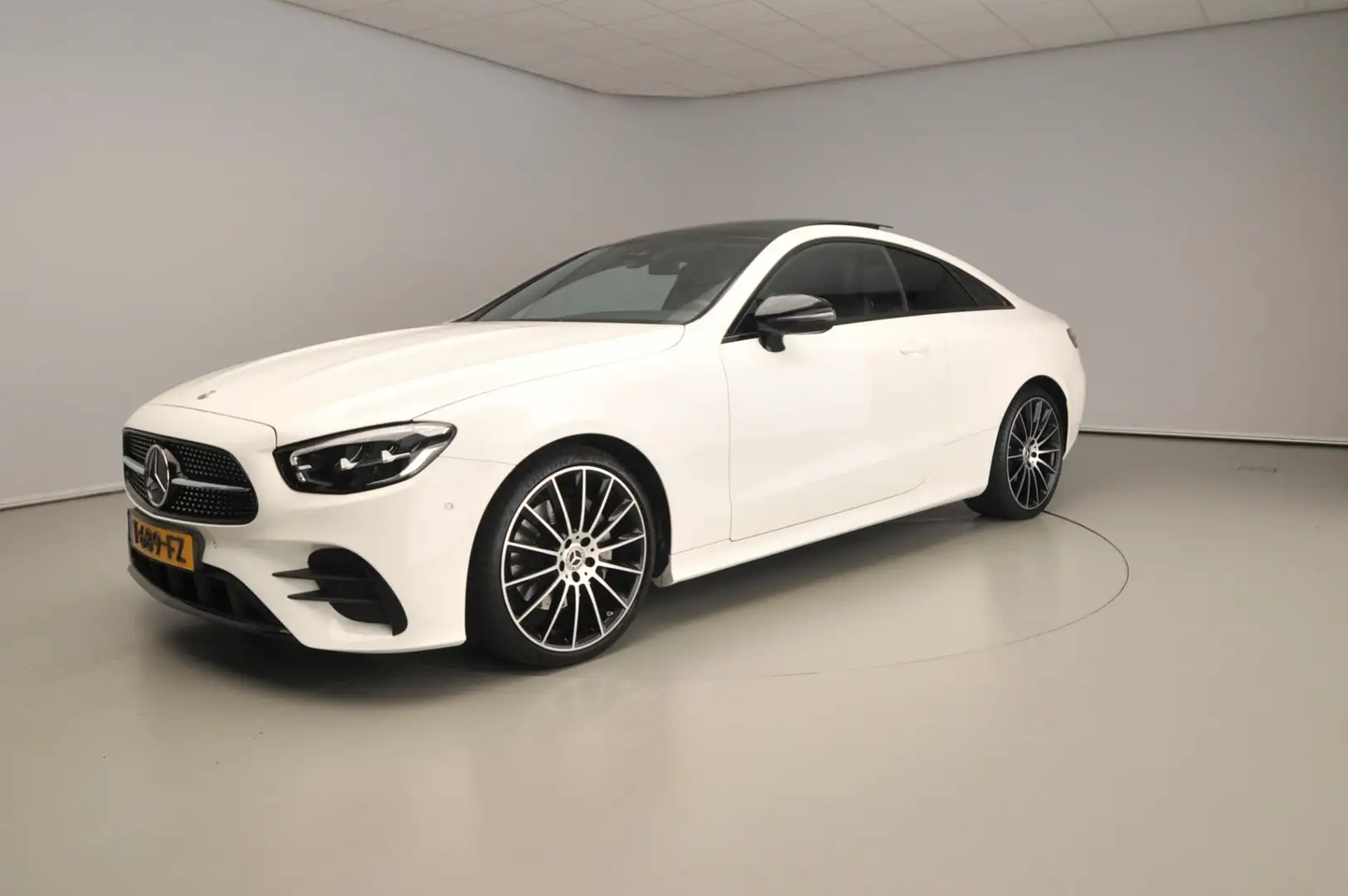 Mercedes-Benz E 200 Coupé AMG Line Widescreen | Pano | Camera | 20" Wit - 1