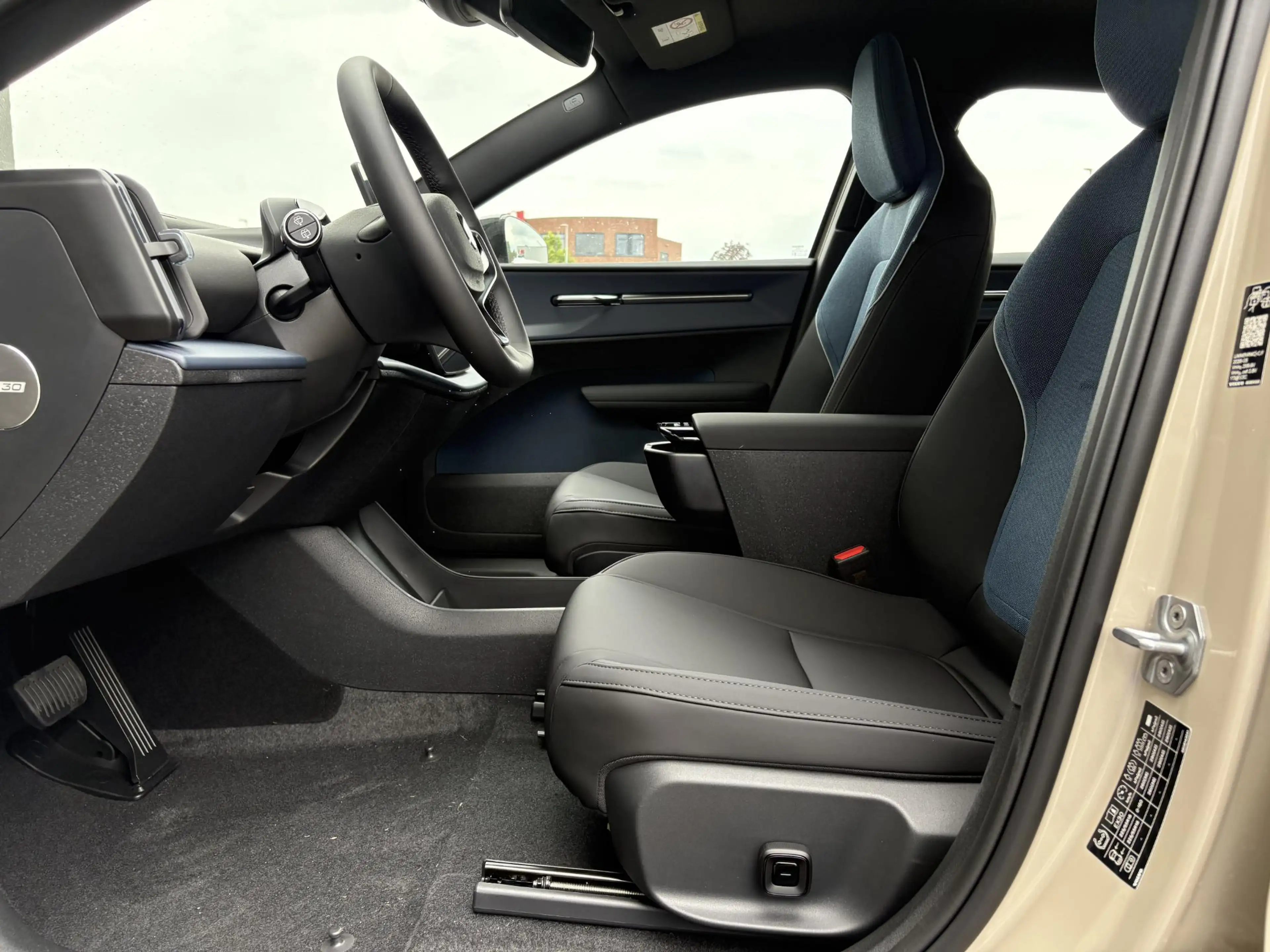 Volvo EX30 P3 Plus Europa 51 kWh | Verwarmde voorstoelen en s — photo 4