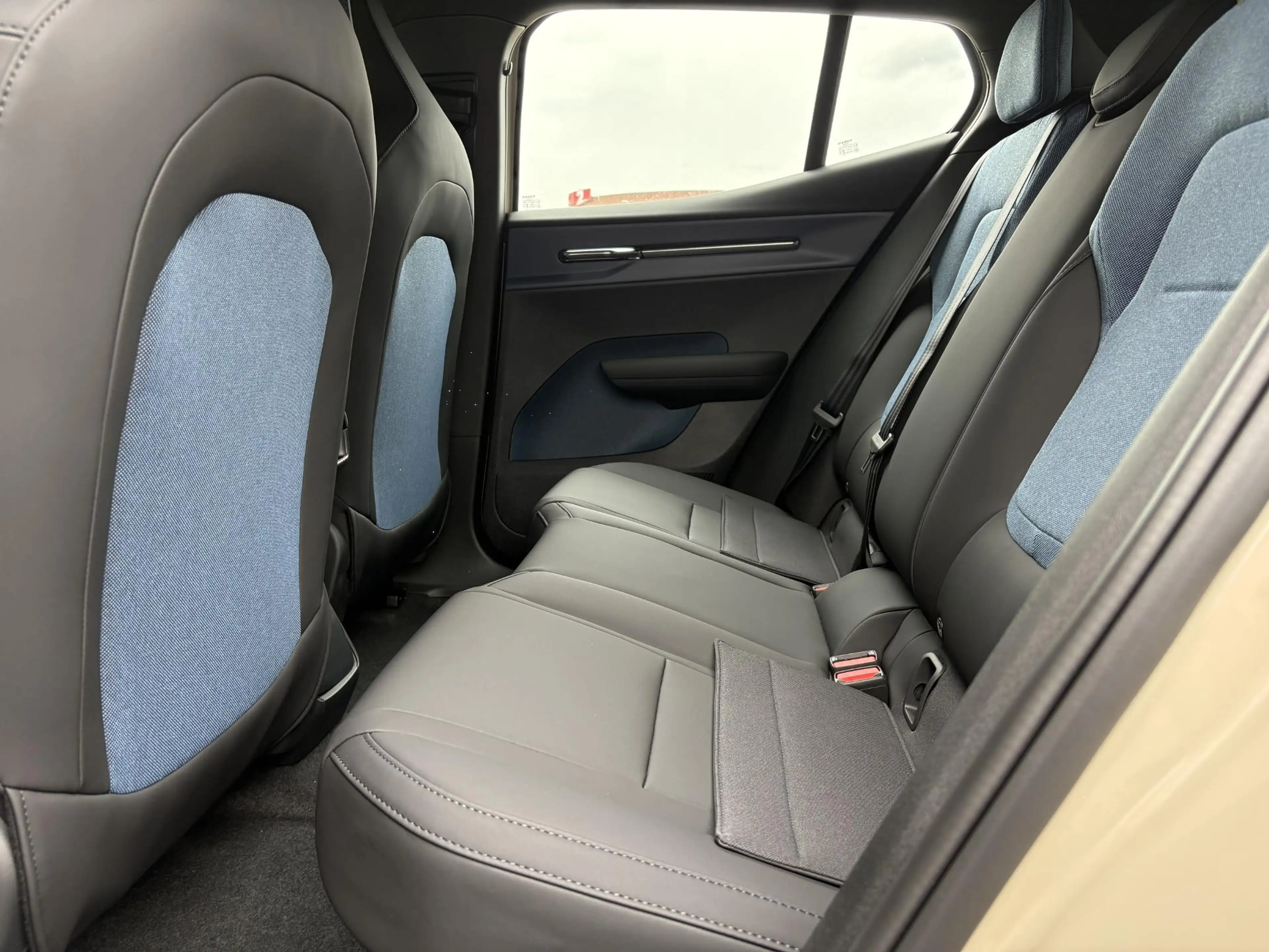 Volvo EX30 P3 Plus Europa 51 kWh | Verwarmde voorstoelen en s — photo 14