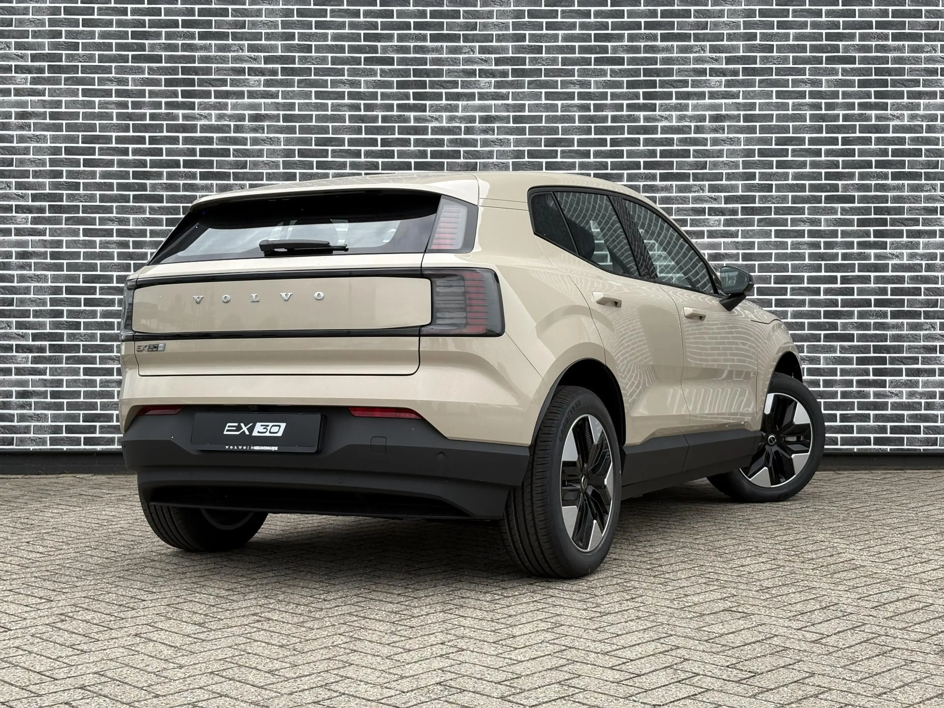 Volvo EX30 P3 Plus Europa 51 kWh | Verwarmde voorstoelen en s — photo 2