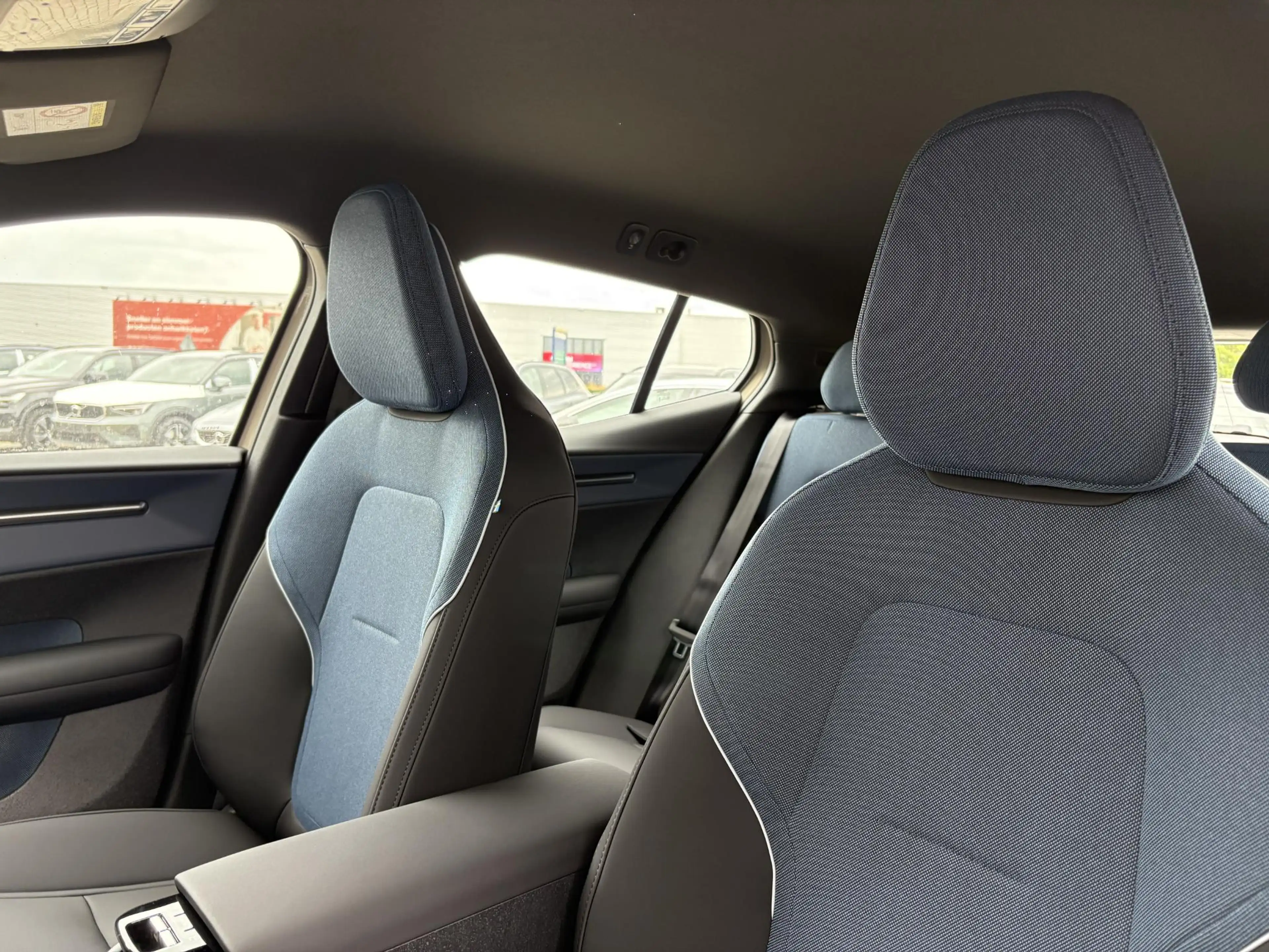 Volvo EX30 P3 Plus Europa 51 kWh | Verwarmde voorstoelen en s — photo 8