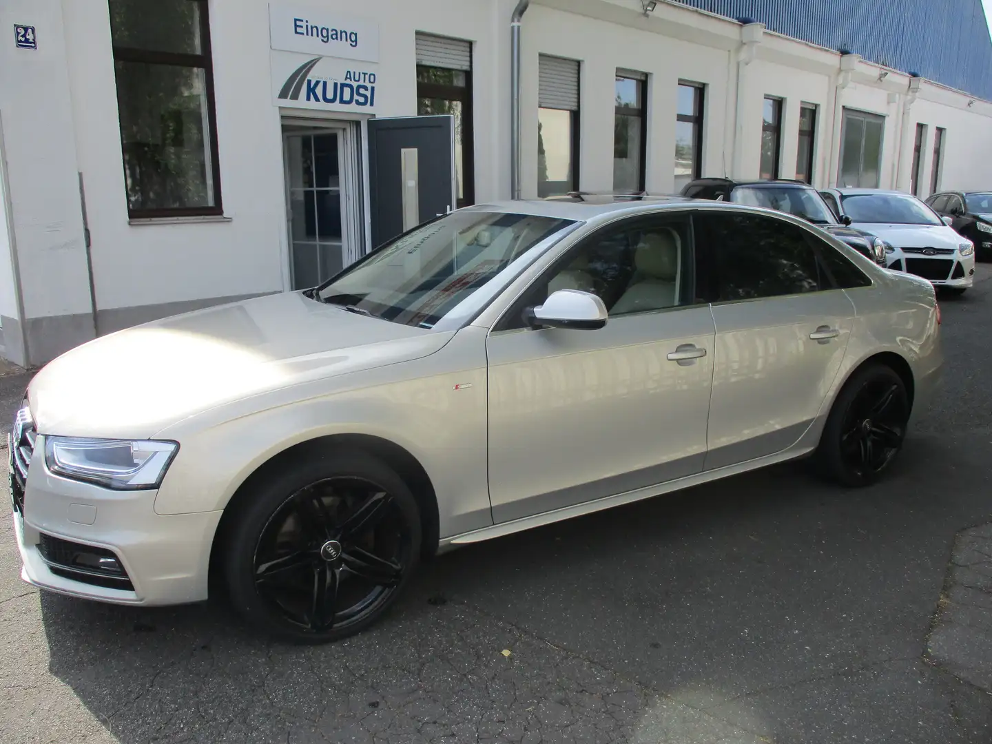 Audi A4 2.0 TFSI S line Sportpaket 4 X 4 Gold - 1