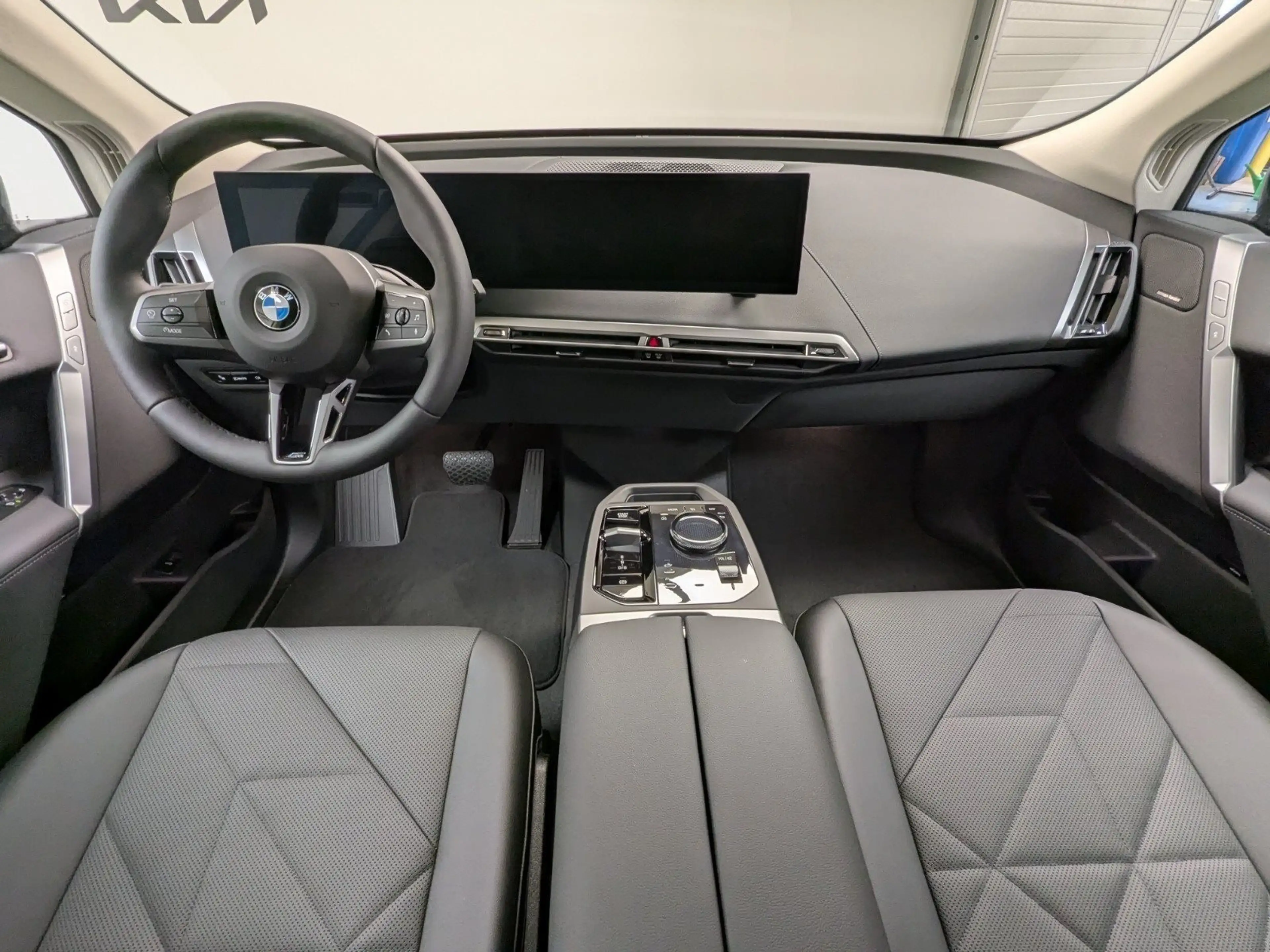 BMW iX xDrive45 AHK DA Prof PA Prof H/K AdapLED — photo 7