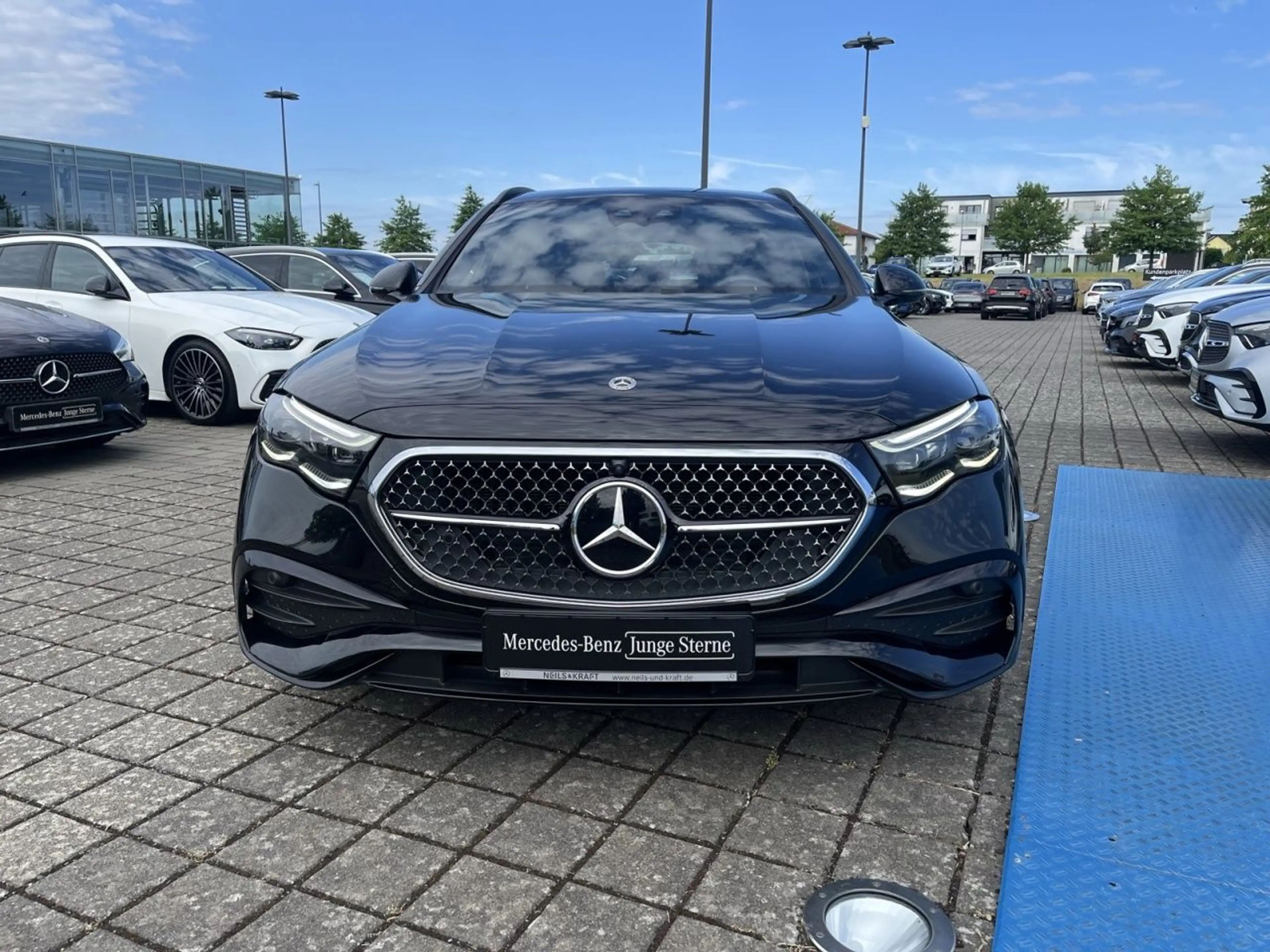 Mercedes-Benz E 450 d T 4M AMG+BURM+NIGHT+AIRMATIC+DIGI LIGHT — photo 3