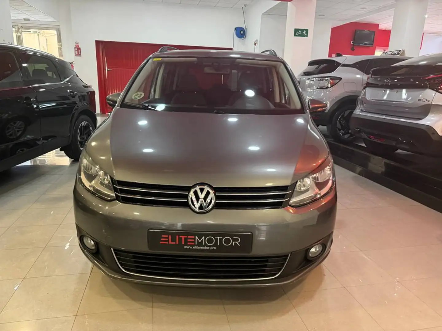 Volkswagen Touran 1.6TDI Advance 105 Marrón - 2
