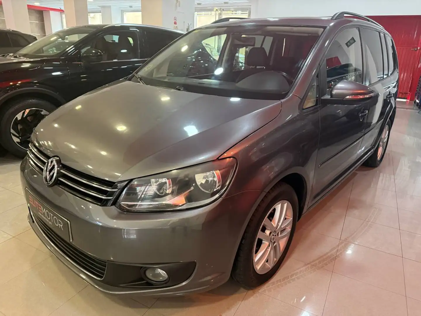 Volkswagen Touran 1.6TDI Advance 105 Marrón - 1