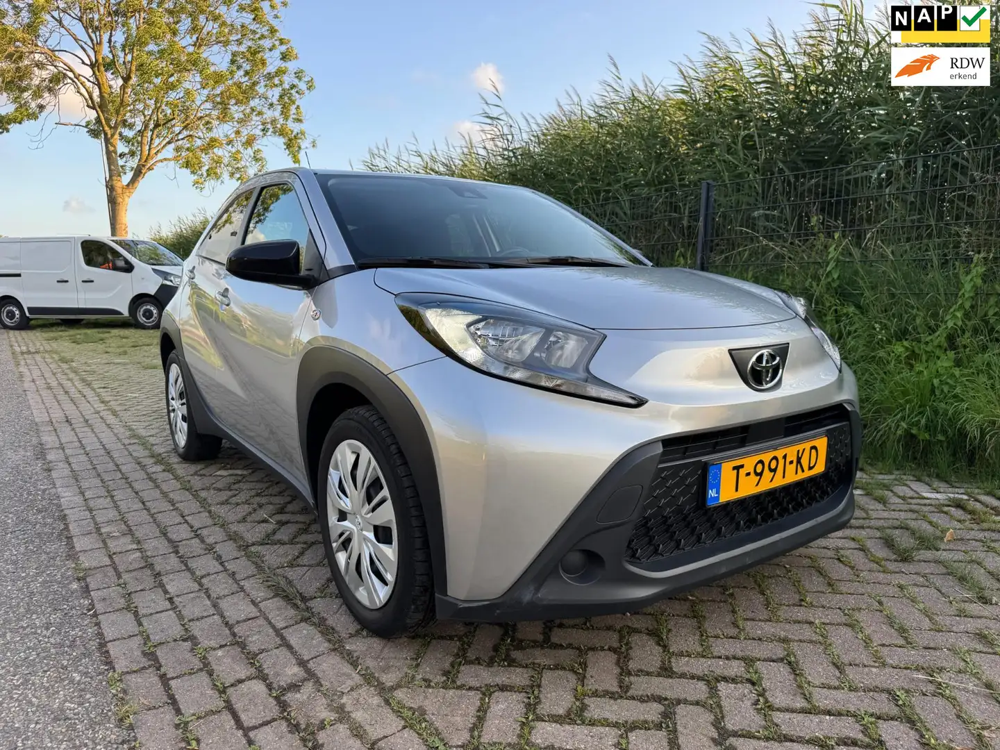 Toyota Aygo X 1.0 VVT-i MT Play, Apple CarPlay, Camera, Bluetoot Grijs - 1