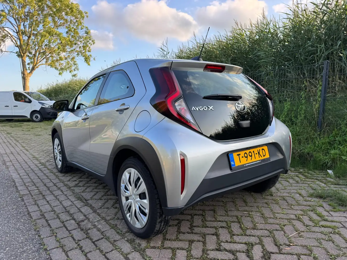 Toyota Aygo X 1.0 VVT-i MT Play, Apple CarPlay, Camera, Bluetoot Grijs - 2