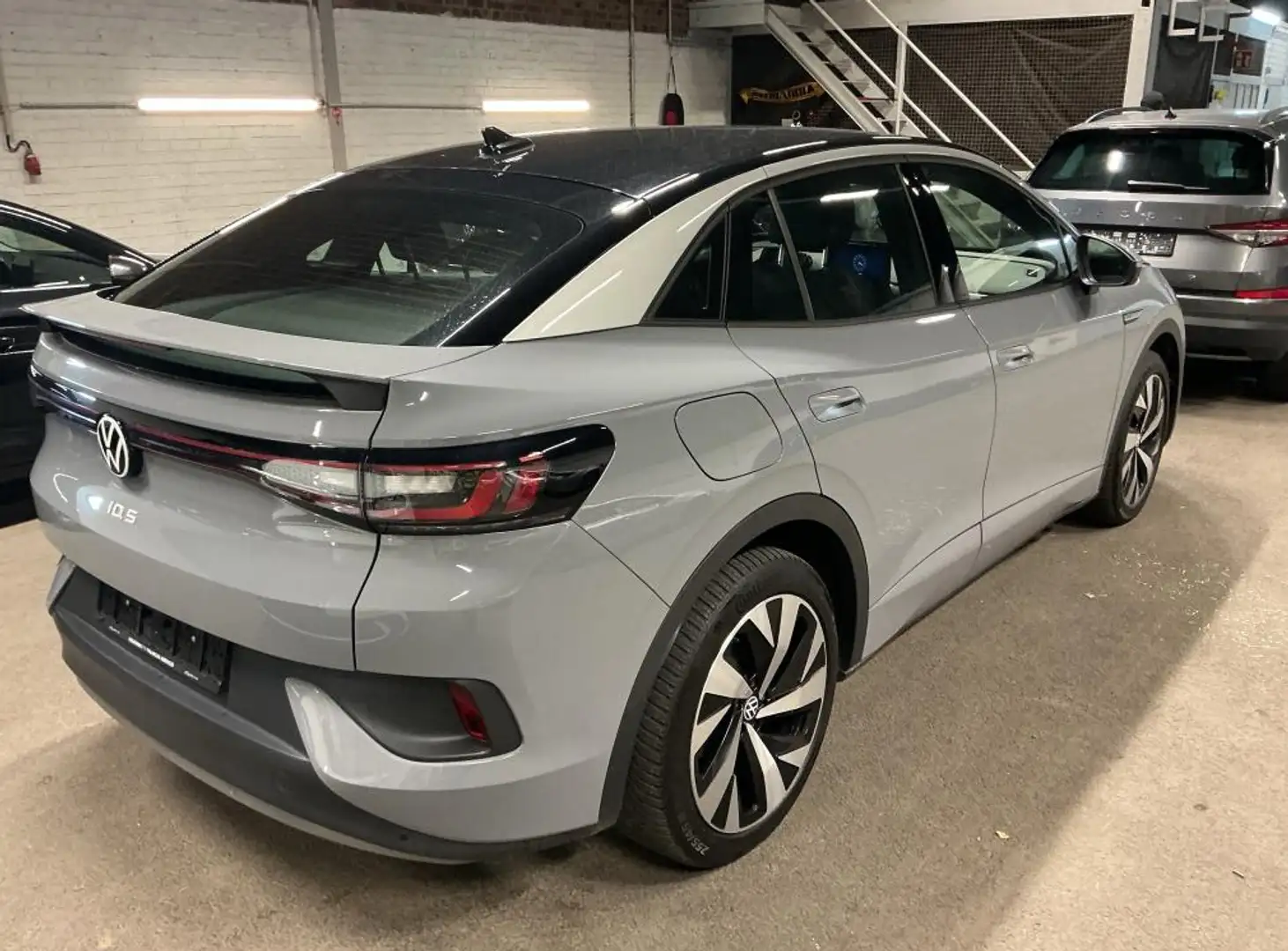 Volkswagen ID.5 Pro 1-Gang AHK KAMERA NAVI SHZ Grau - 2