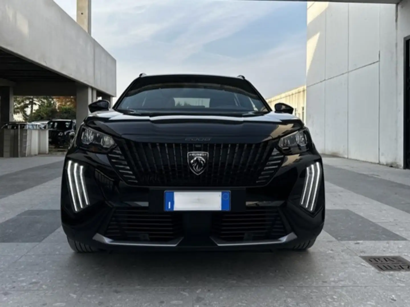 Peugeot 2008 1.2 PureTech Allure Schwarz - 2