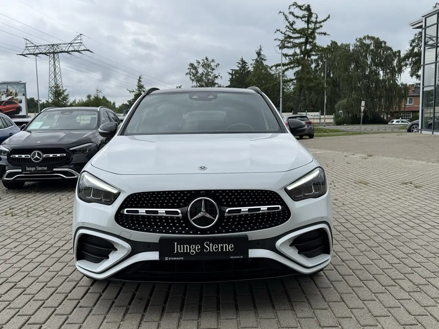 Mercedes-Benz GLA 200 GLA 200 AMG Premium Distro Pano AHK Night Guard Weiß - 2