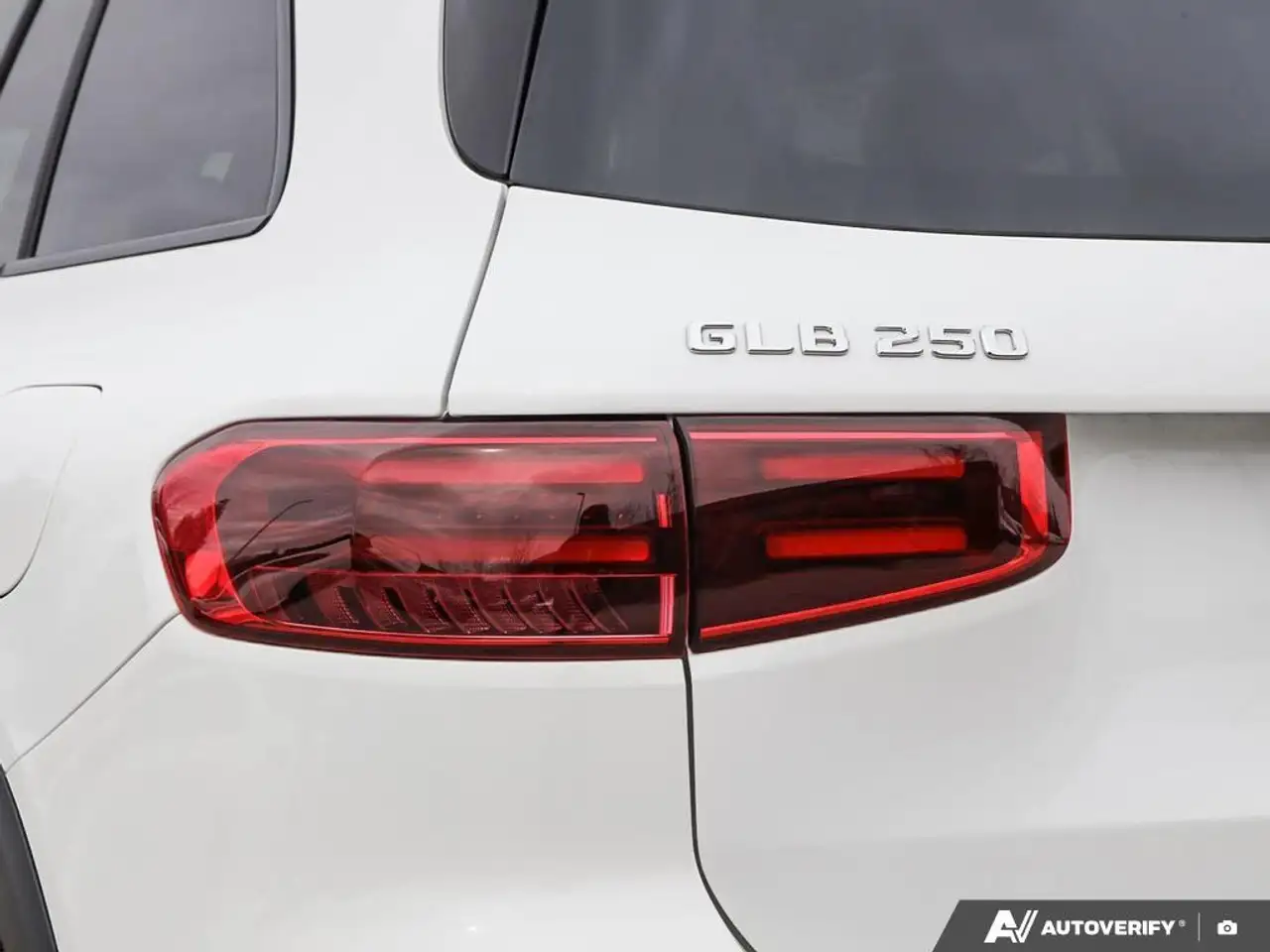 Mercedes-Benz GLB снимка Mercedes-Benz GLB