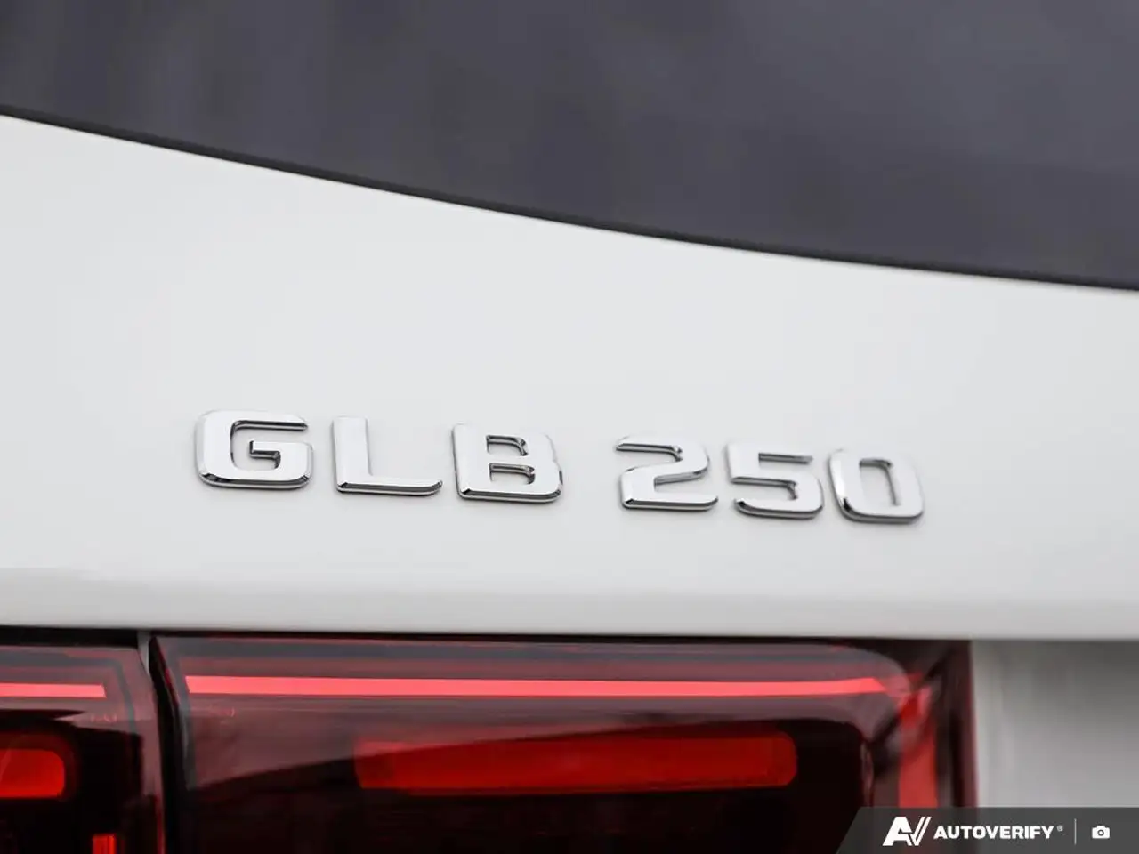 Mercedes-Benz GLB снимка Mercedes-Benz GLB