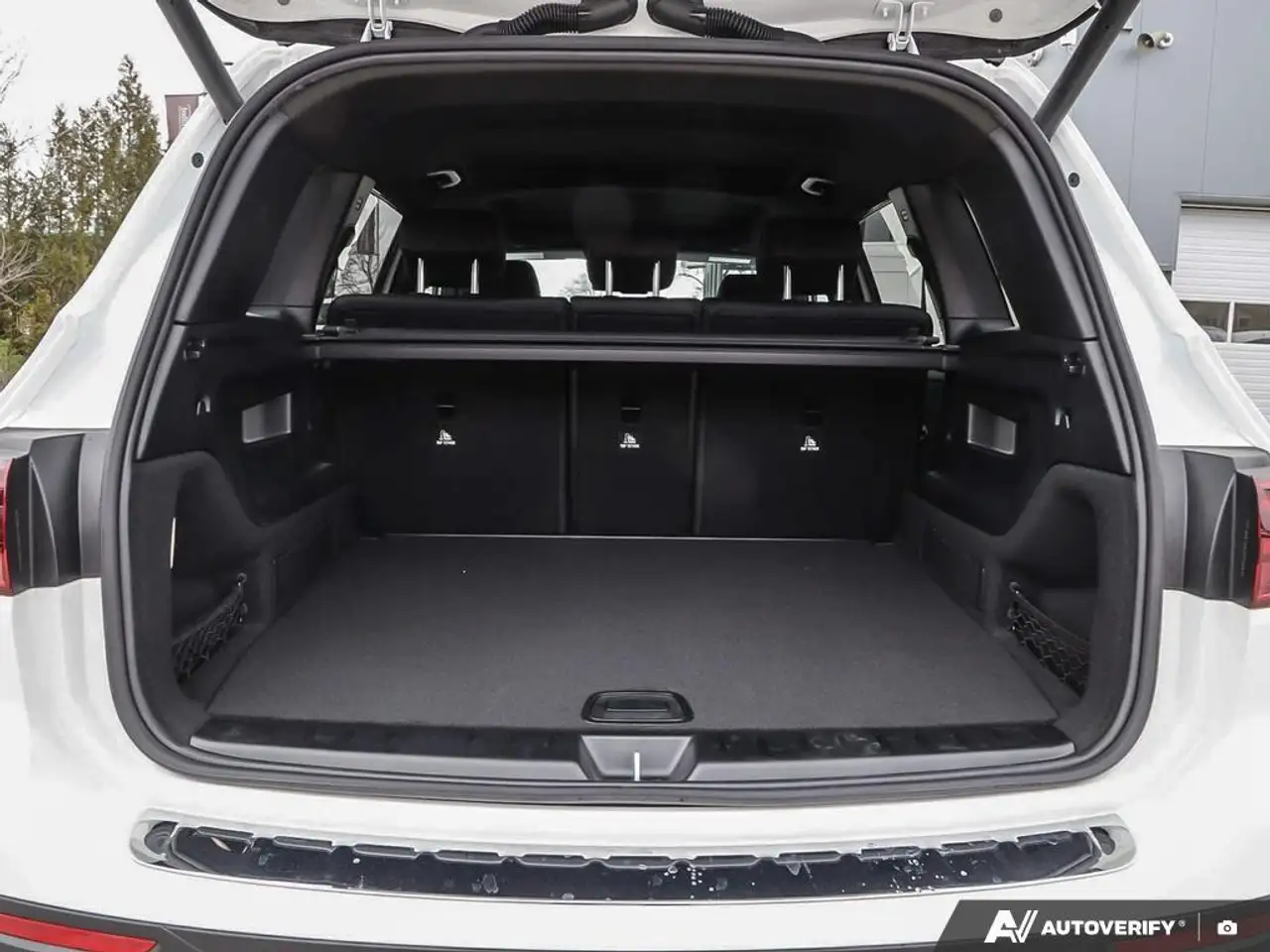 Mercedes-Benz GLB снимка Mercedes-Benz GLB