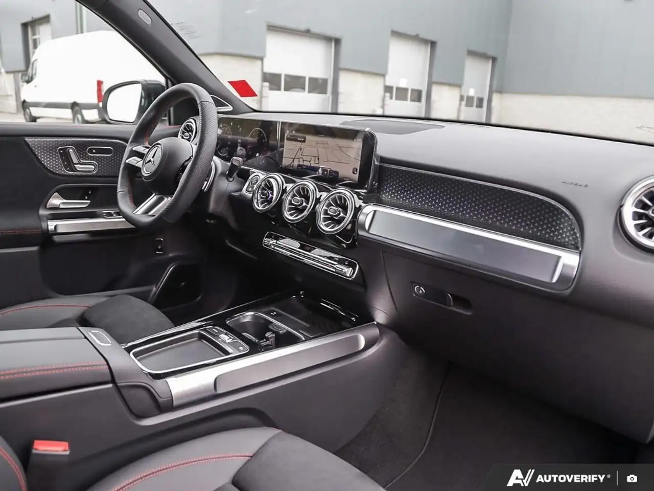 Mercedes-Benz GLB снимка Mercedes-Benz GLB
