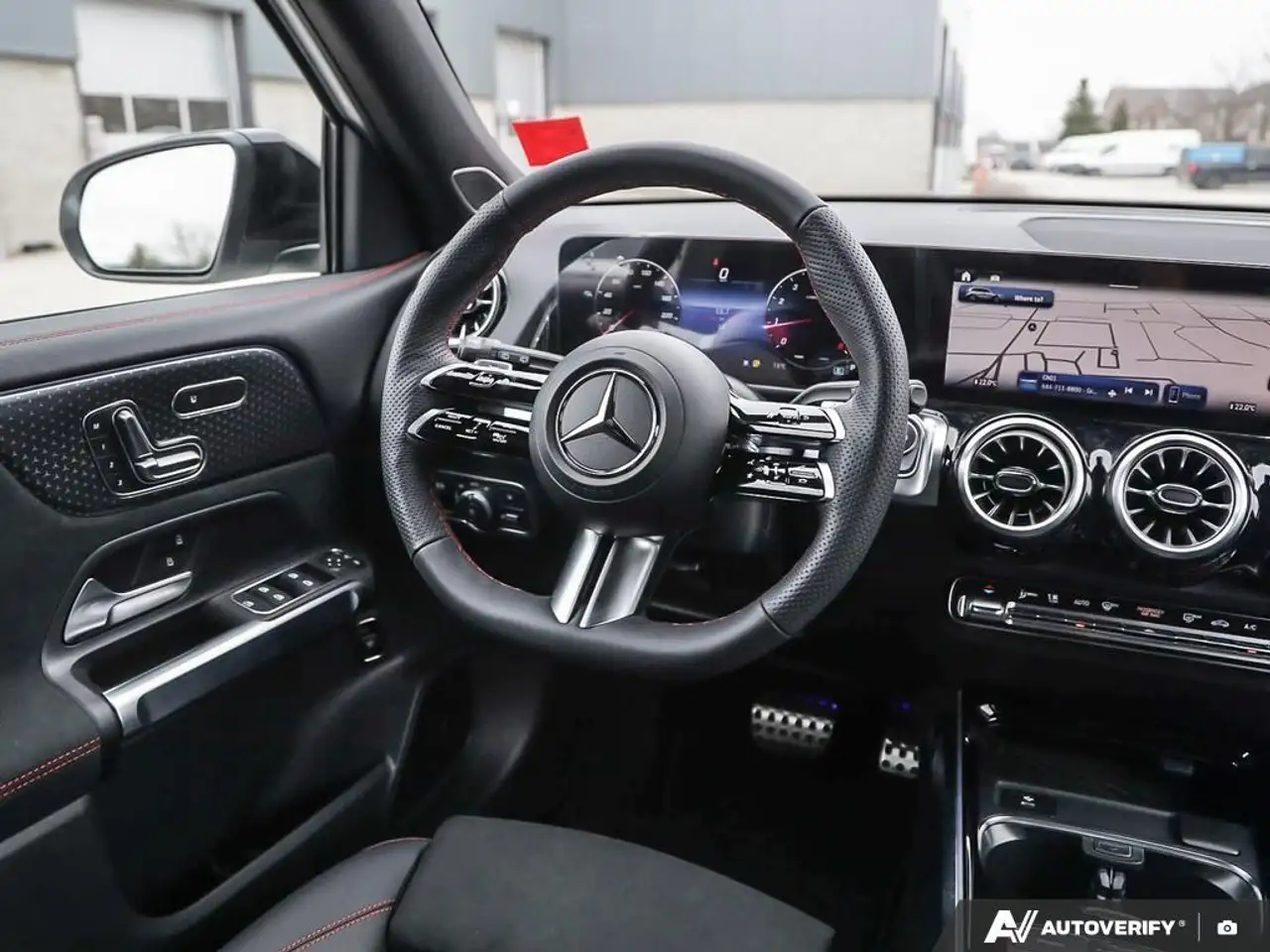 Mercedes-Benz GLB снимка Mercedes-Benz GLB