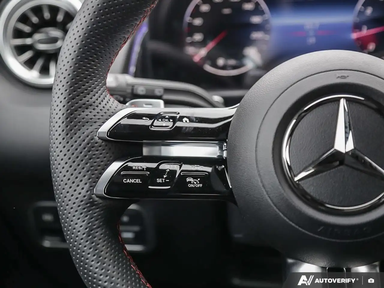 Mercedes-Benz GLB снимка Mercedes-Benz GLB