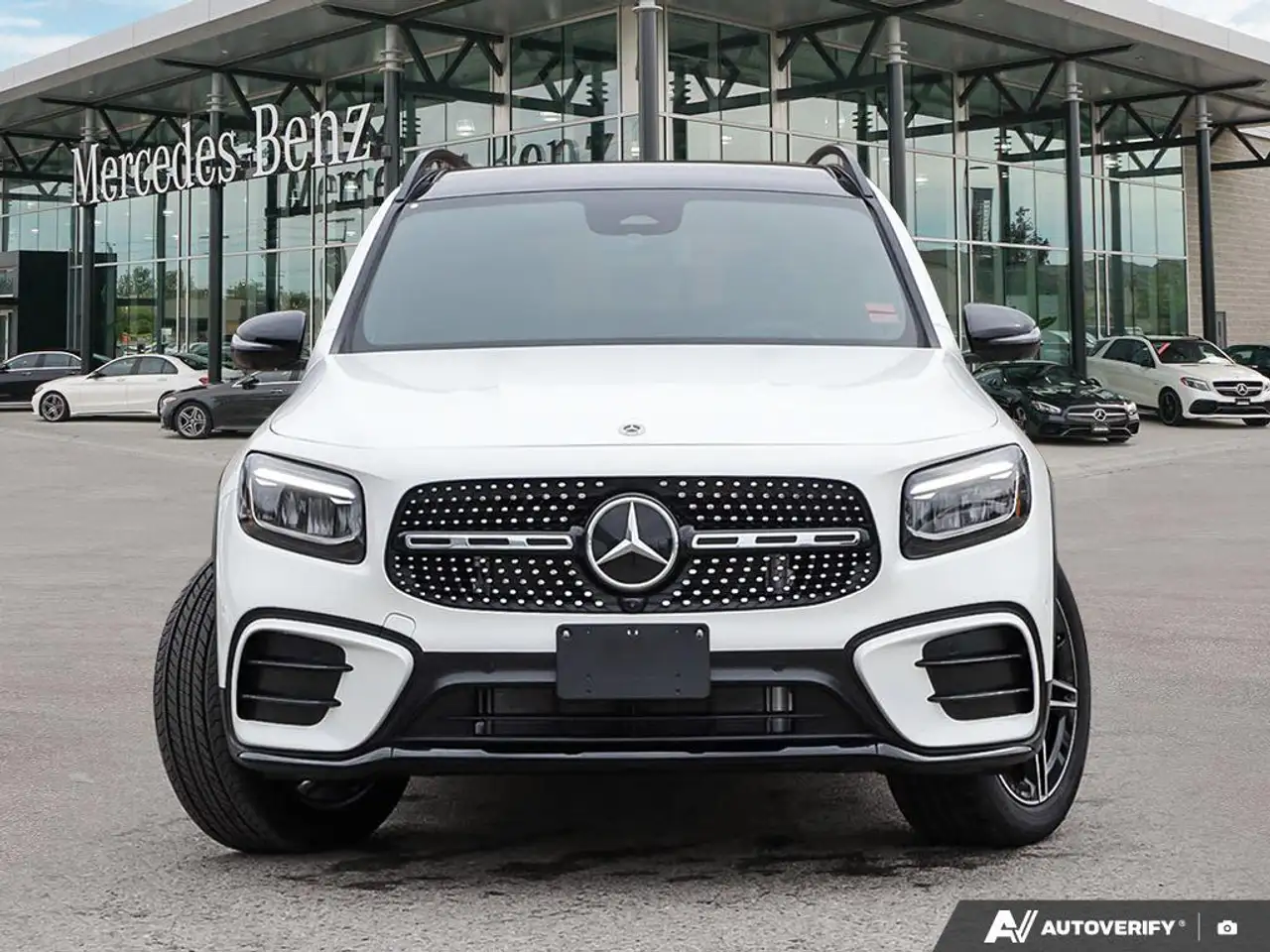 Mercedes-Benz GLB снимка Mercedes-Benz GLB
