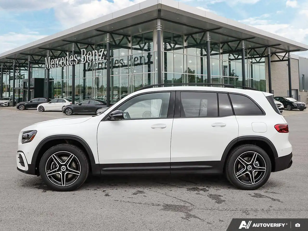 Mercedes-Benz GLB снимка Mercedes-Benz GLB