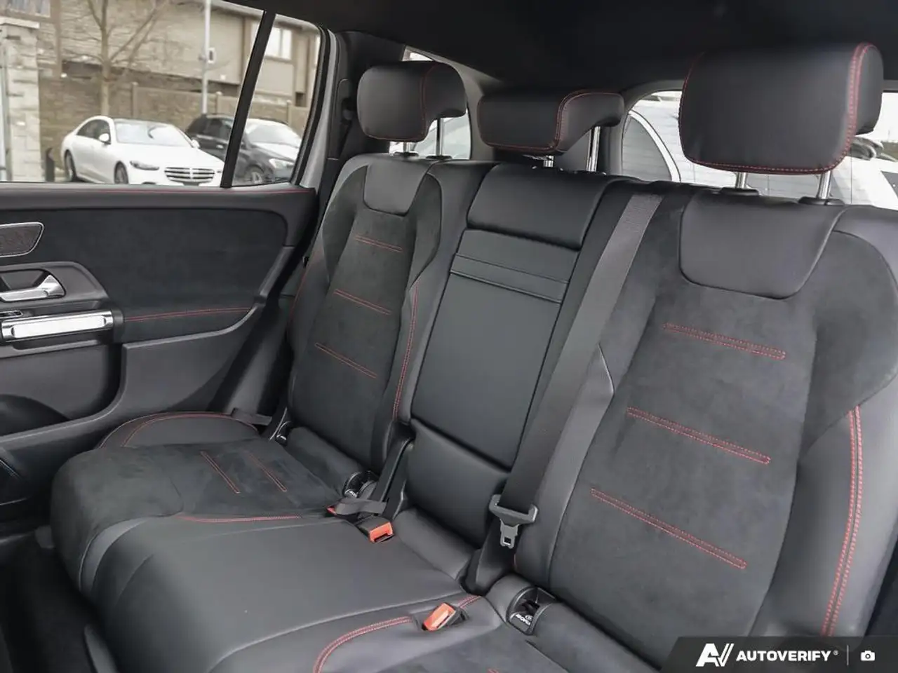 Mercedes-Benz GLB снимка Mercedes-Benz GLB