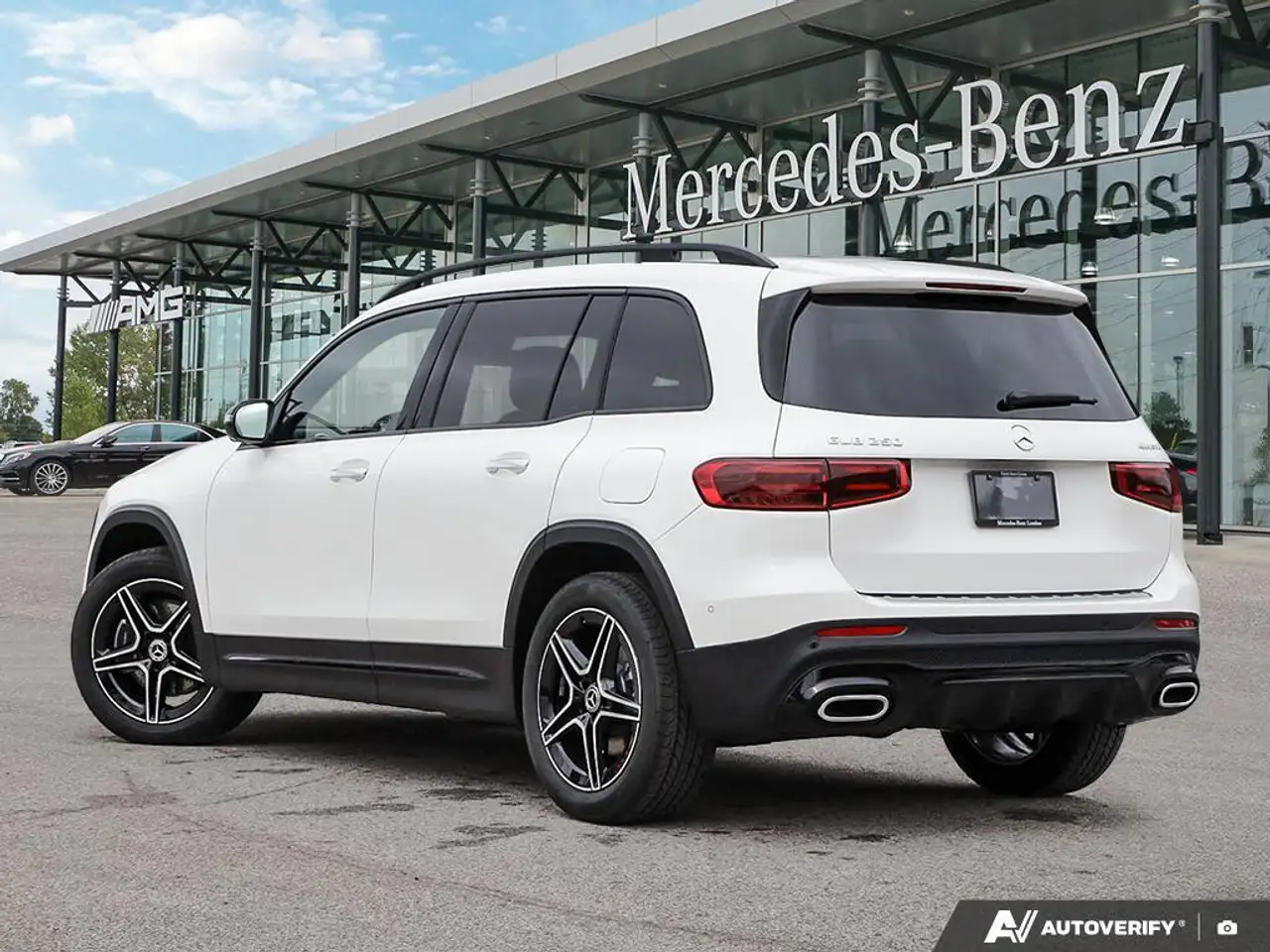 Mercedes-Benz GLB снимка Mercedes-Benz GLB