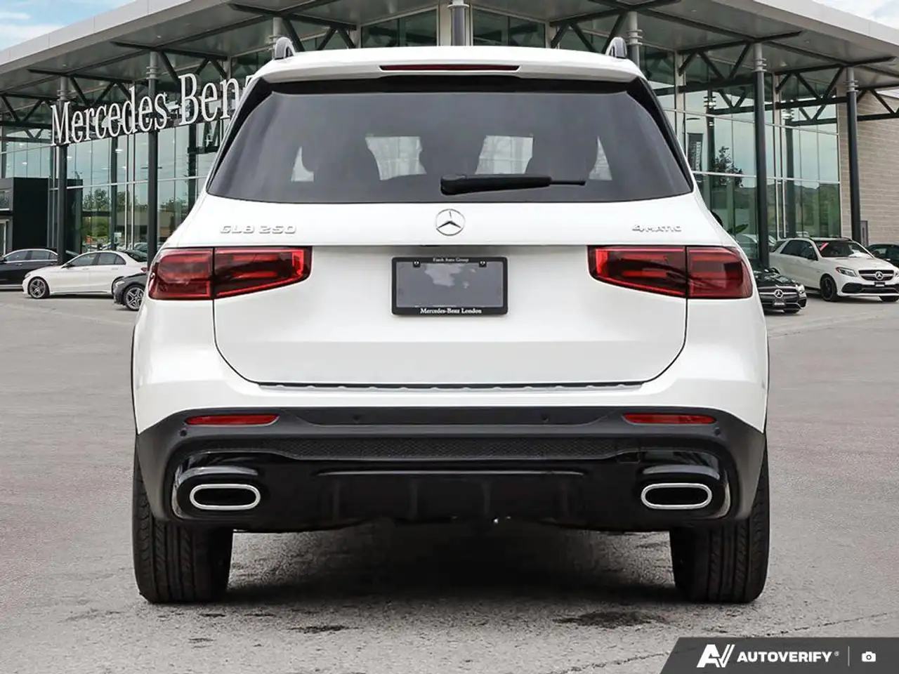 Mercedes-Benz GLB снимка Mercedes-Benz GLB