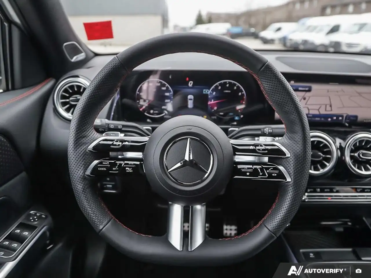 Mercedes-Benz GLB снимка Mercedes-Benz GLB