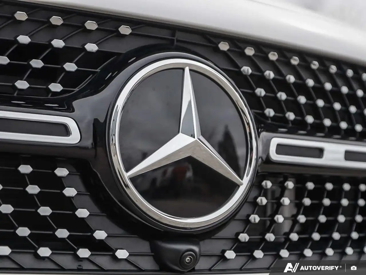 Mercedes-Benz GLB снимка Mercedes-Benz GLB