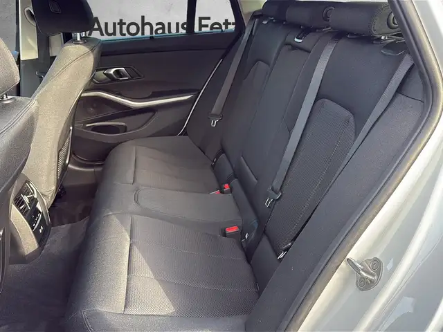 BMW 3 Series view 5
