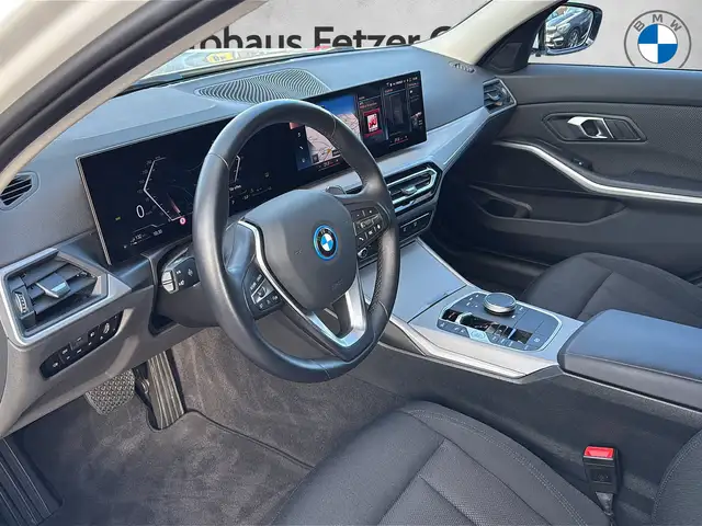 BMW 3 Series view 3