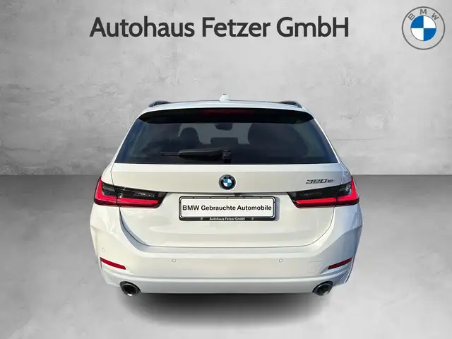 BMW 3 Series view 9