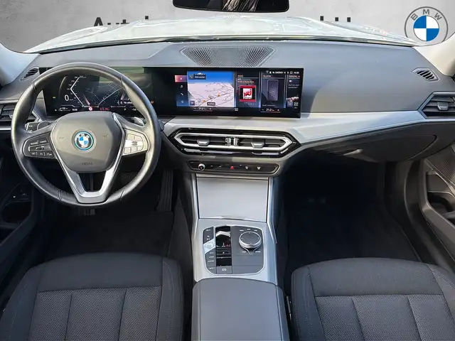 BMW 3 Series view 6