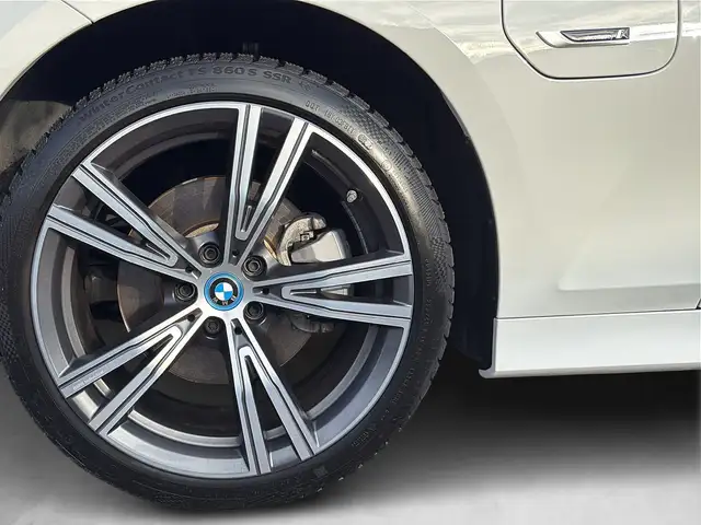 BMW 3 Series view 10