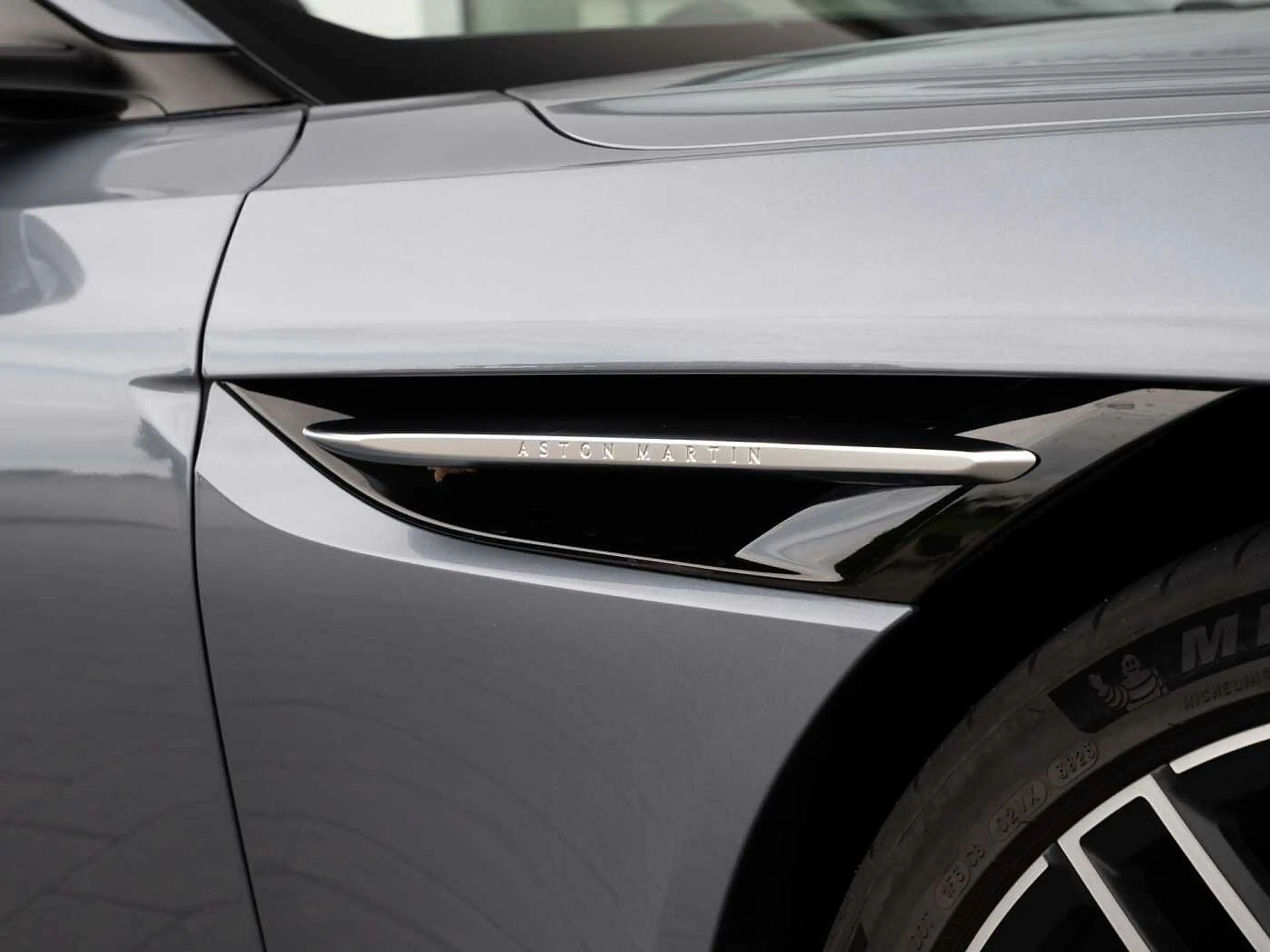Aston Martin DB12 V8 Coupe — photo 15