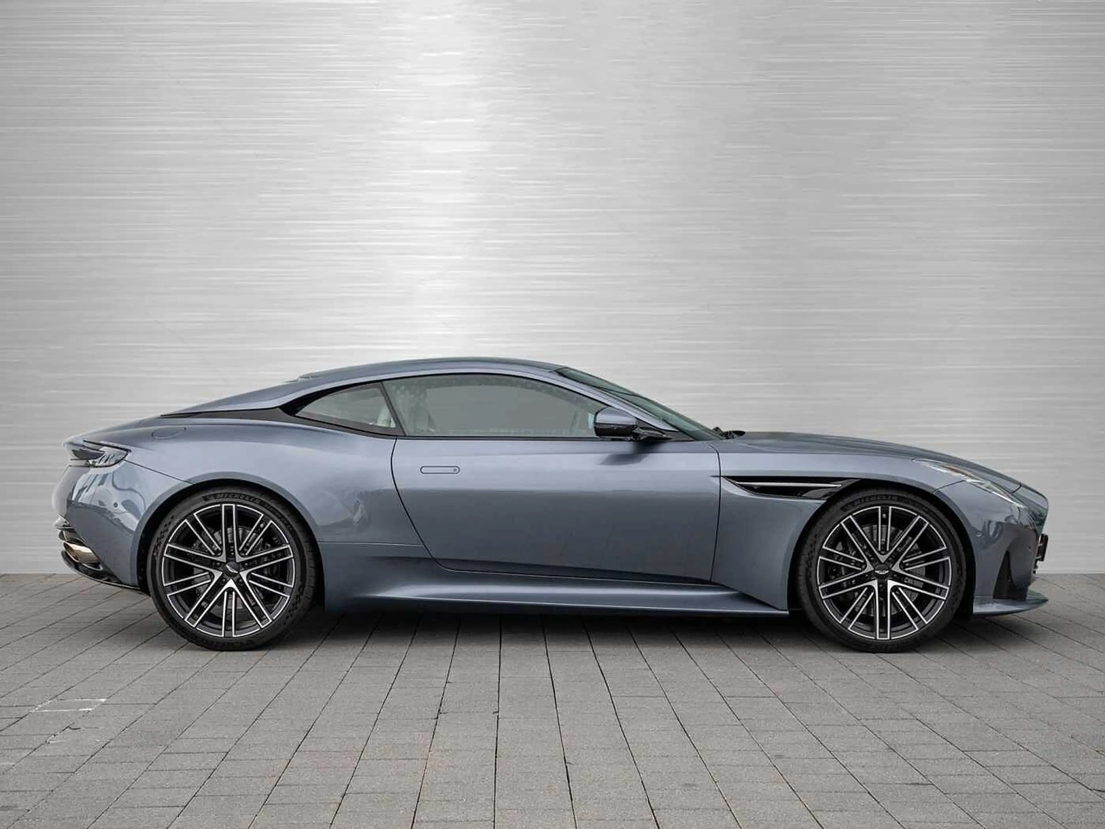 Aston Martin DB12 V8 Coupe — photo 13