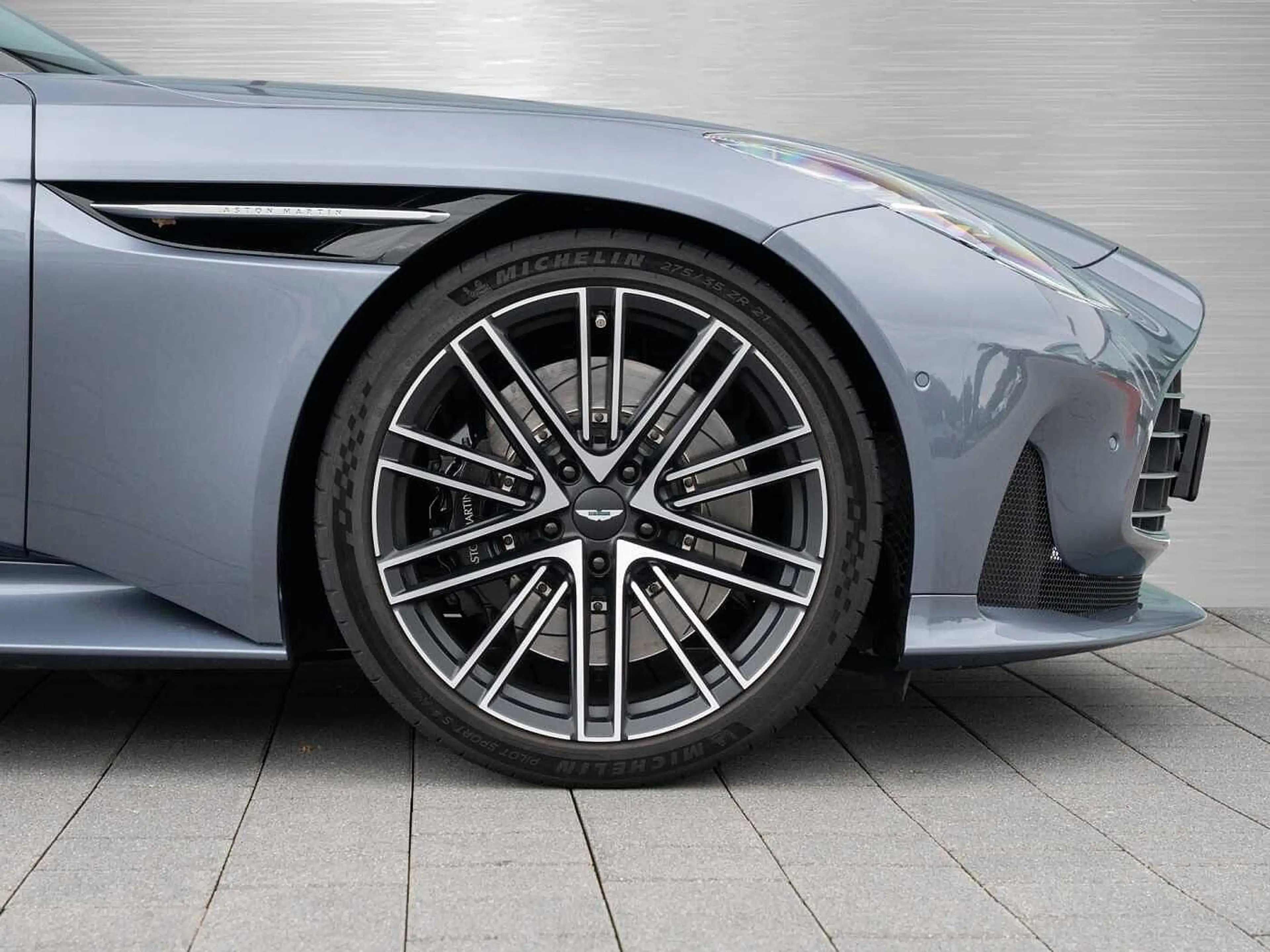 Aston Martin DB12 V8 Coupe — photo 4