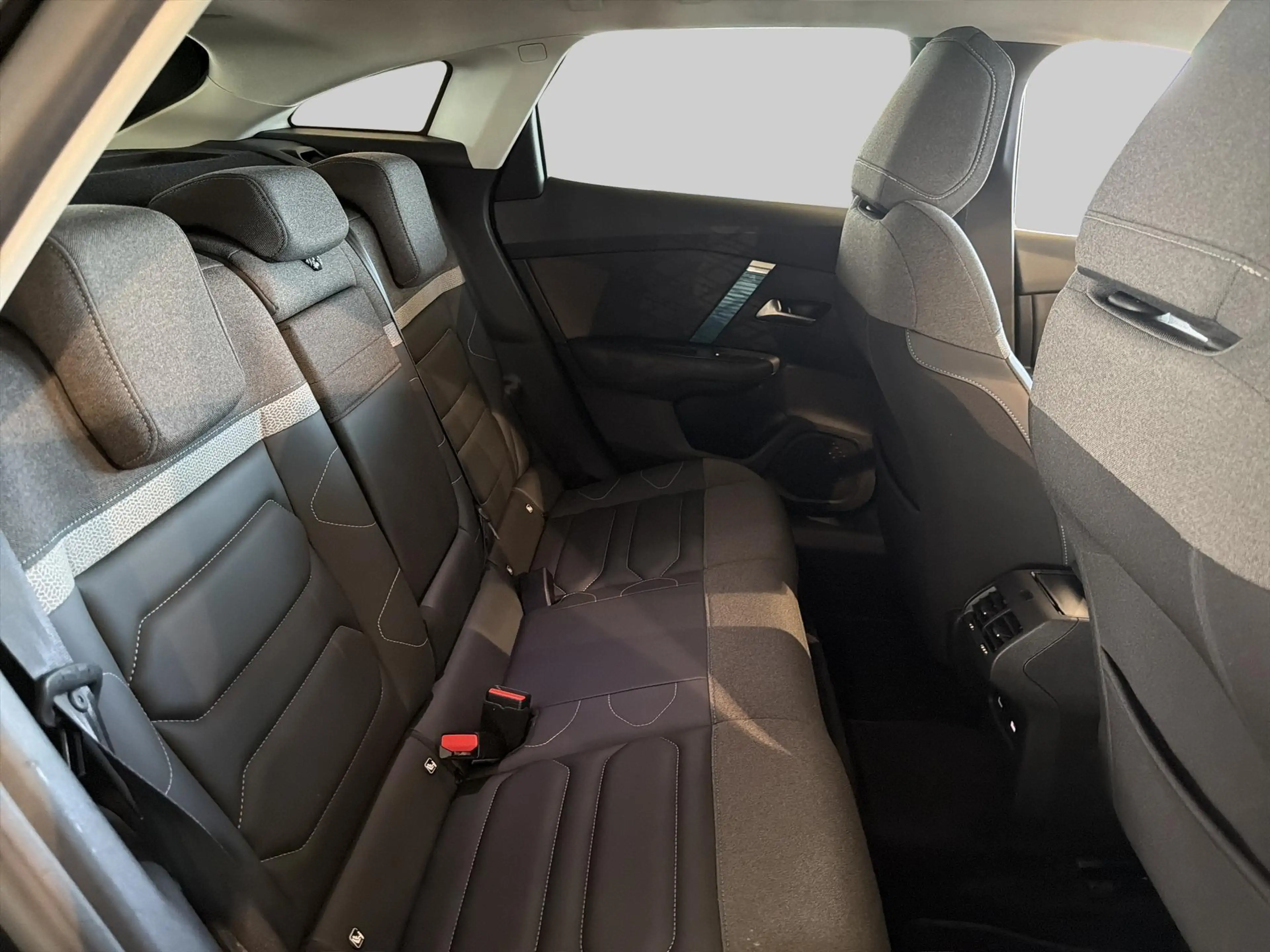 Citroen E-C4 Electric Shine 50 kWh | Achteruitrijcamera met 180° Area vi — photo 14