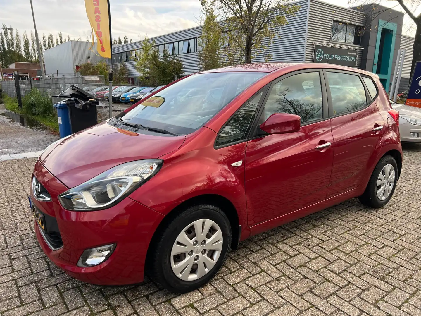 Hyundai iX20 1.4i i-Drive - AIRCO - BEAR LOCK - PARK SENSOR ! Rot - 2