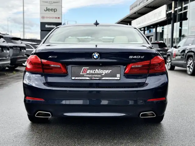BMW 5 Series view 6