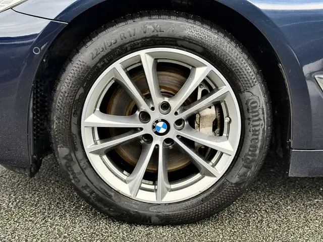BMW 5 Series view 4