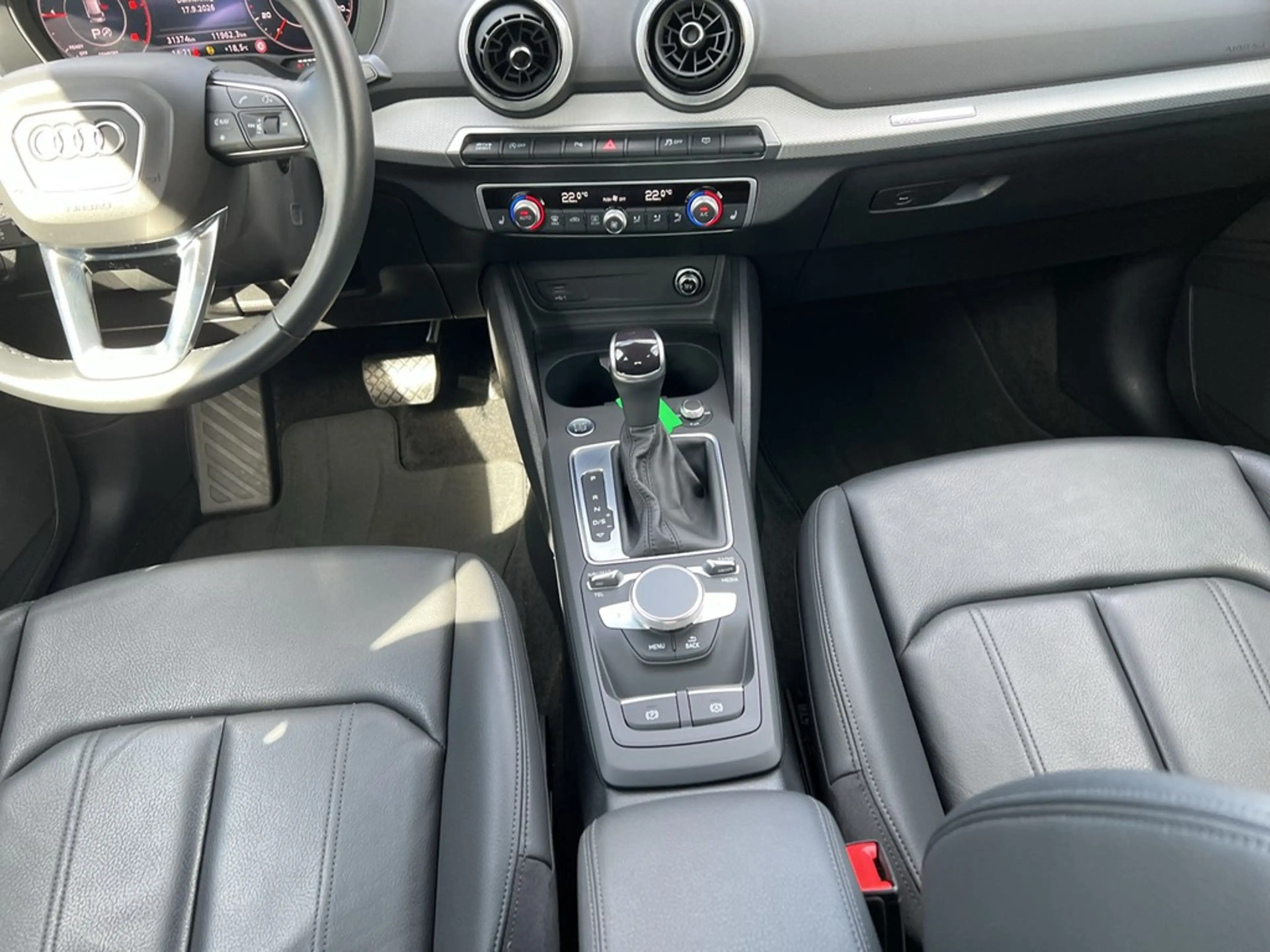 Audi Q2 S line 30 TDI S tronic *Navi*Kamera* — photo 9