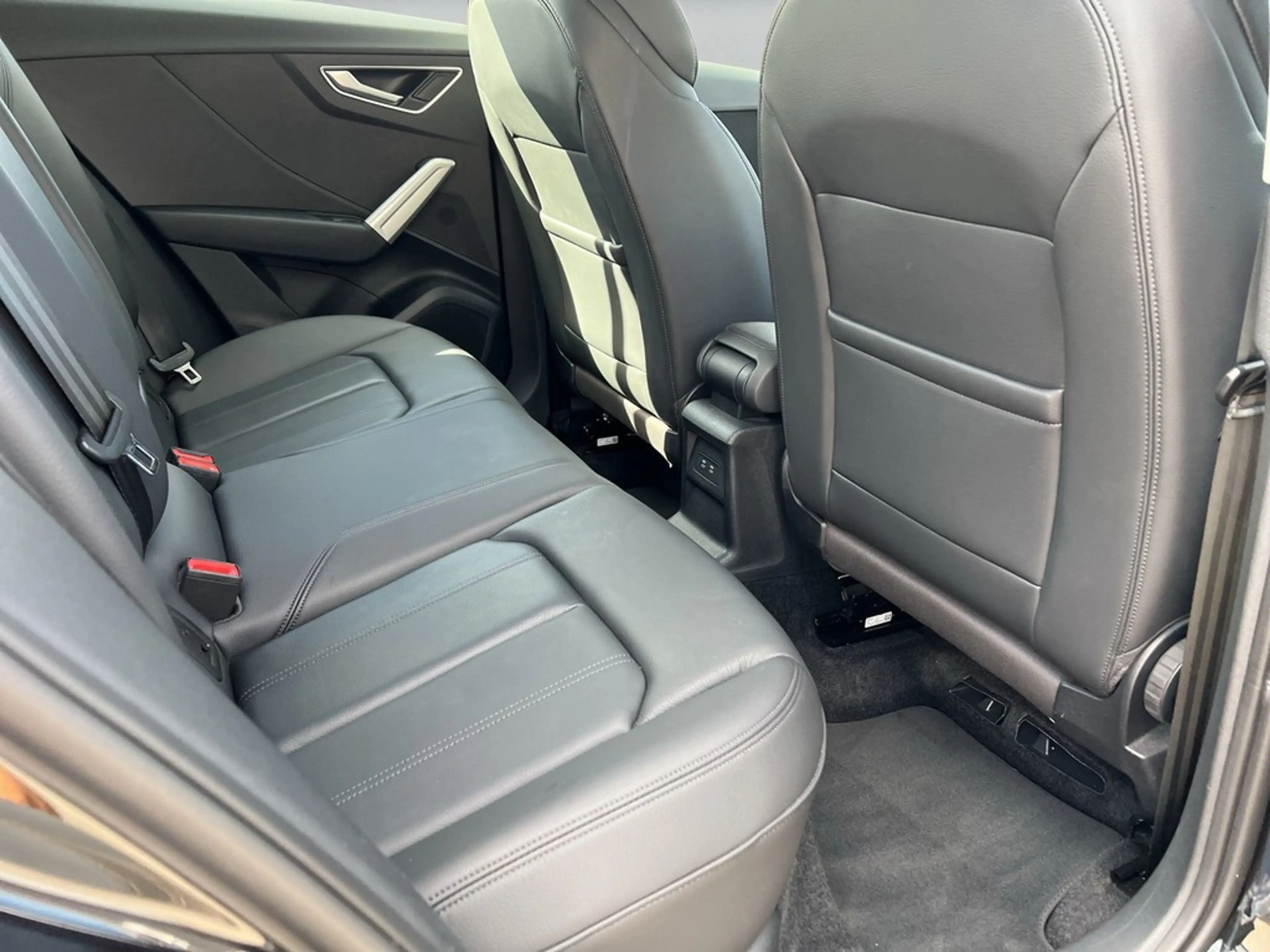 Audi Q2 S line 30 TDI S tronic *Navi*Kamera* — photo 12