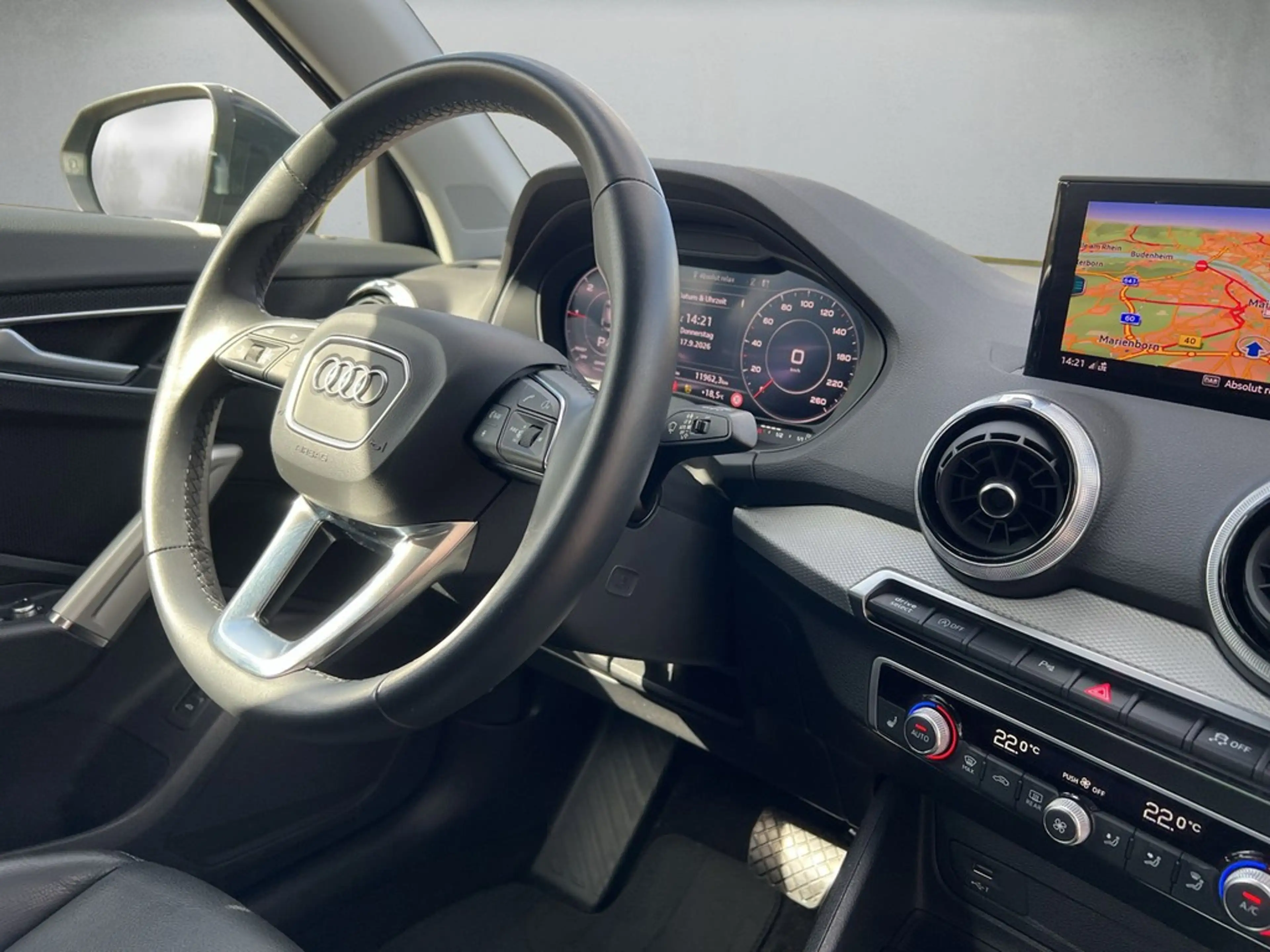 Audi Q2 S line 30 TDI S tronic *Navi*Kamera* — photo 7