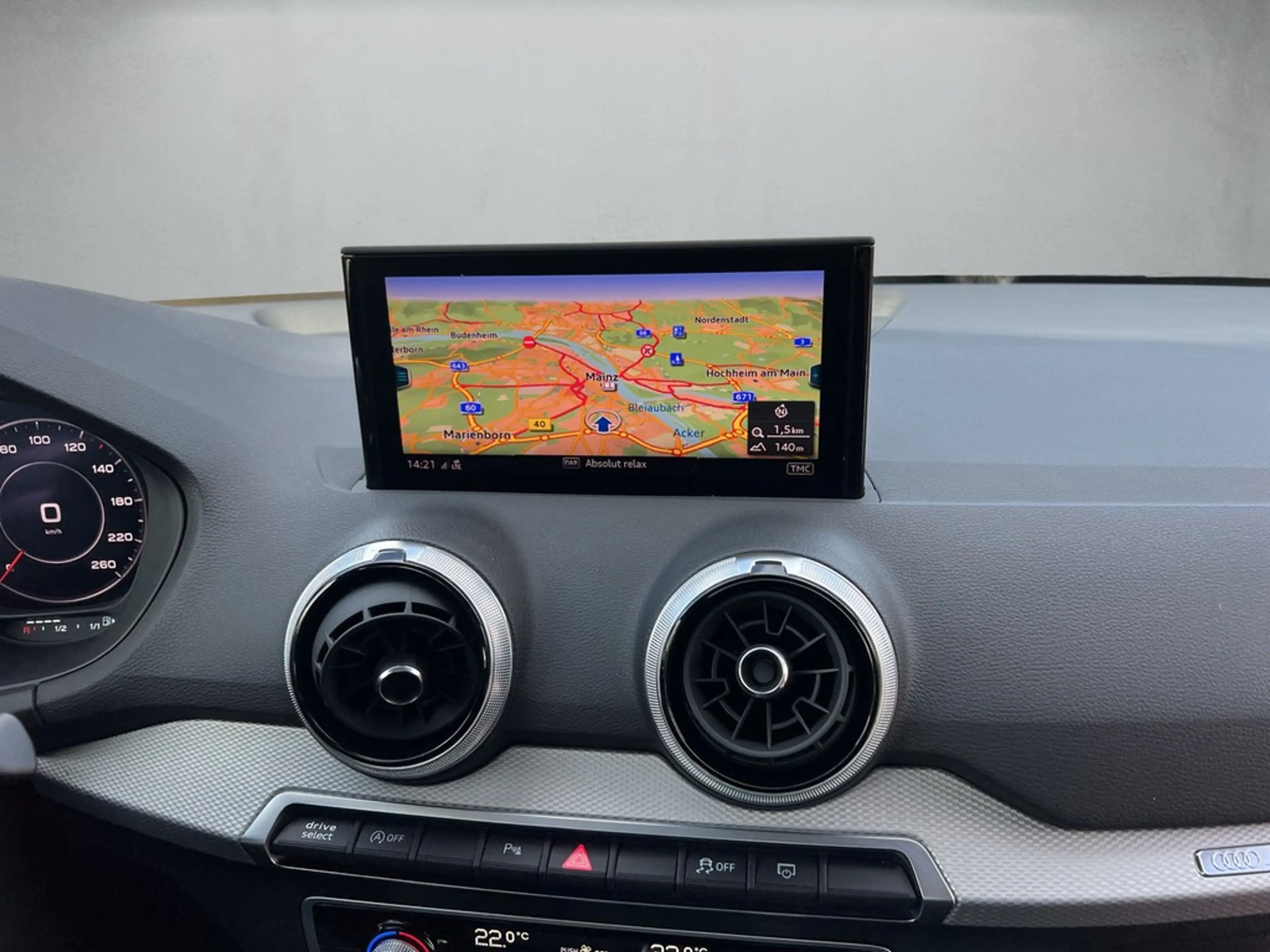 Audi Q2 S line 30 TDI S tronic *Navi*Kamera* — photo 10